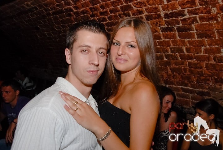 O petrecere incendiară în Club Escape, 