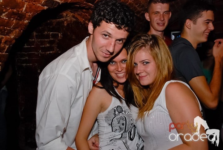 O petrecere incendiară în Club Escape, 