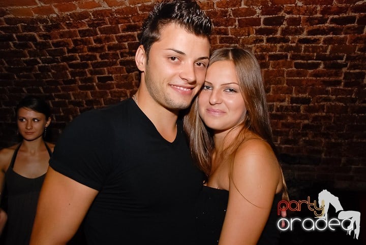 O petrecere incendiară în Club Escape, 