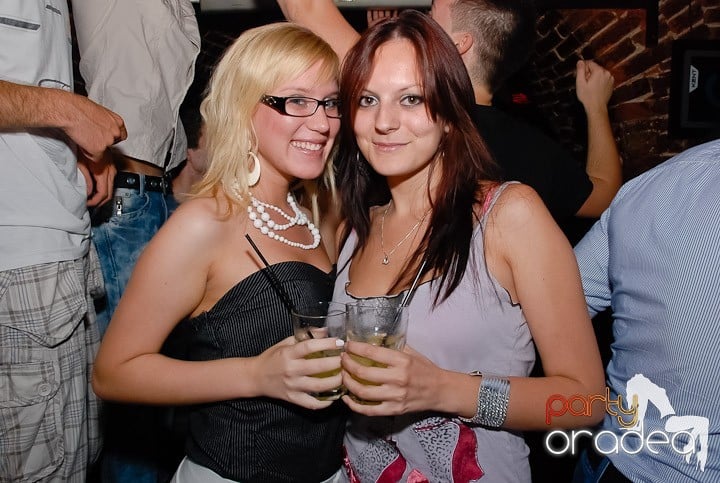 O petrecere incendiară în Club Escape, 