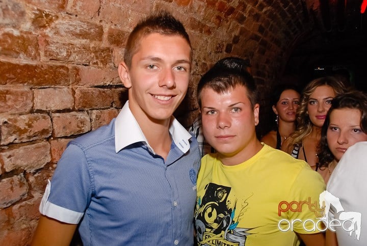 O petrecere incendiară în Club Escape, 