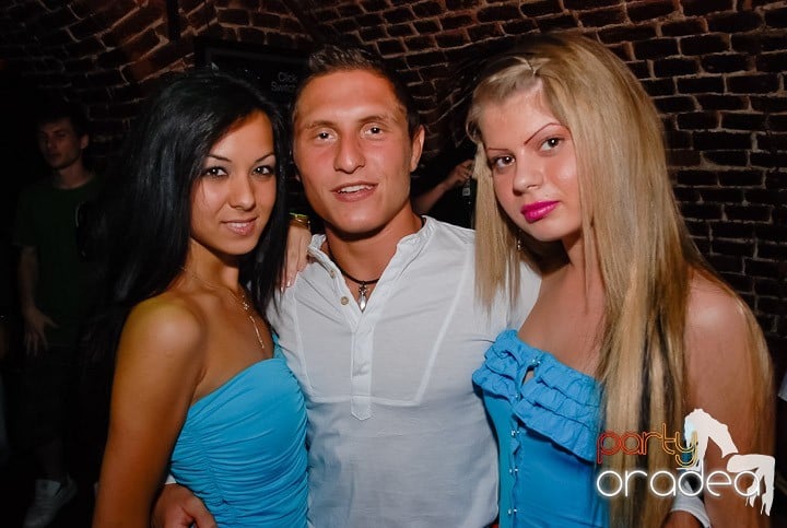 O petrecere incendiară în Club Escape, 