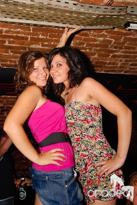 O petrecere incendiară în Club Escape, 