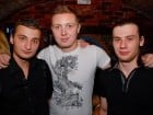 O petrecere incendiară în Club Escape