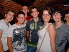 O petrecere incendiară în Club Escape