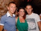 O petrecere incendiară în Club Escape