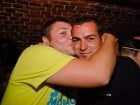 O petrecere incendiară în Club Escape