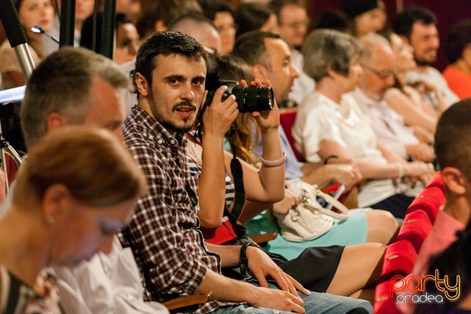 O poveste foarte simplă, Teatrul Regina Maria