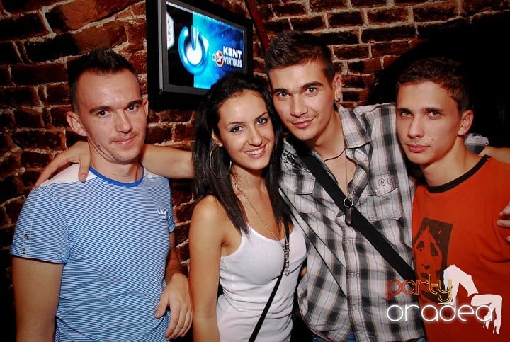 O zi obişnuită în Escape - party la maxim!, 