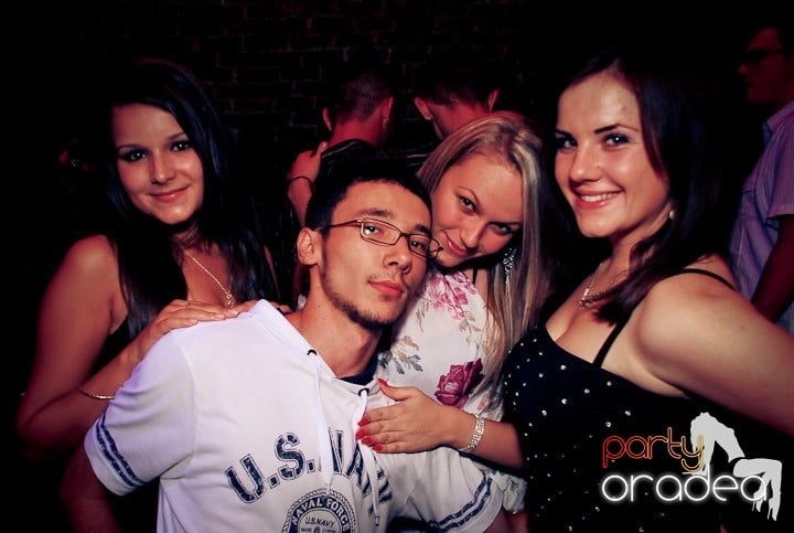 O zi obişnuită în Escape - party la maxim!, 