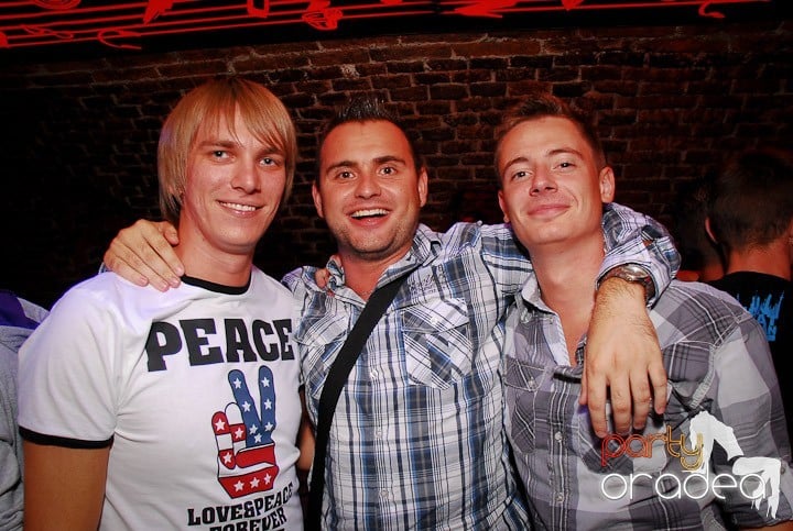 O zi obişnuită în Escape - party la maxim!, 