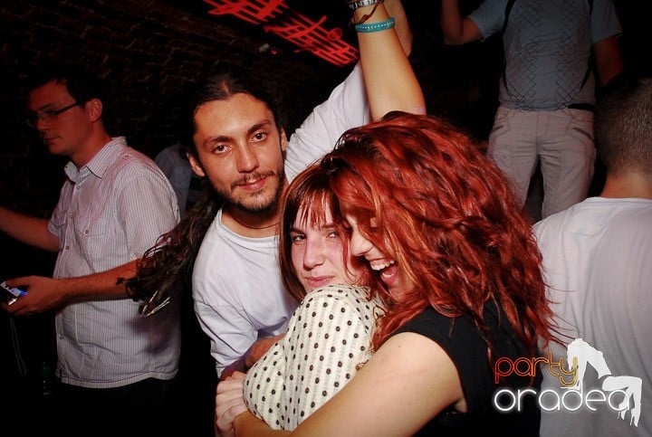 O zi obişnuită în Escape - party la maxim!, 