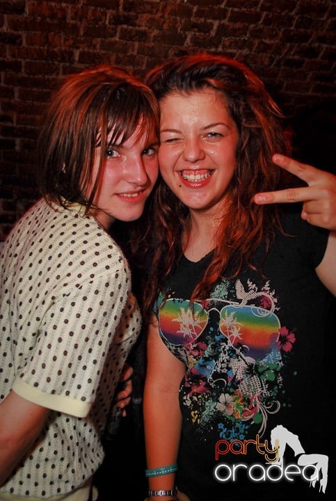 O zi obişnuită în Escape - party la maxim!, 