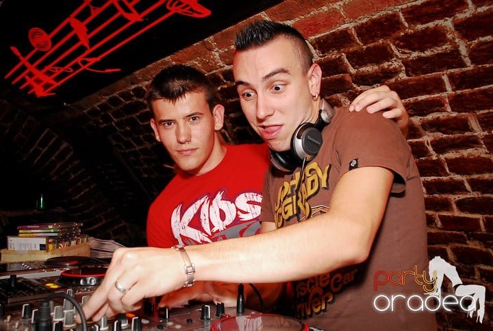 O zi obişnuită în Escape - party la maxim!, 