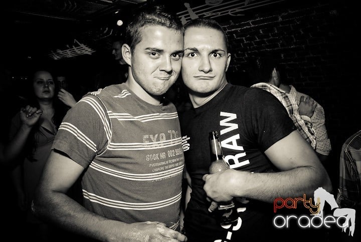 O zi obişnuită în Escape - party la maxim!, 