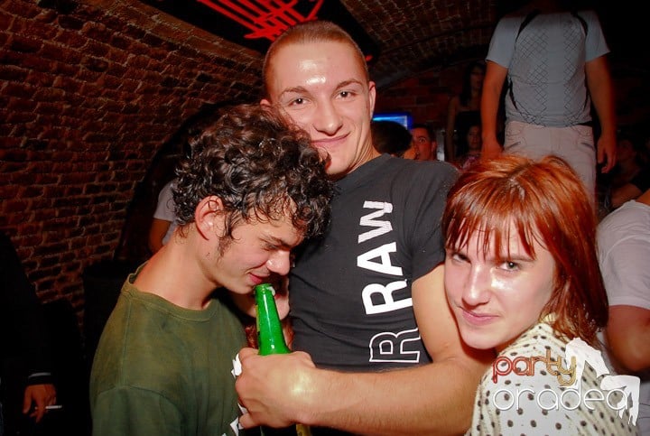 O zi obişnuită în Escape - party la maxim!, 