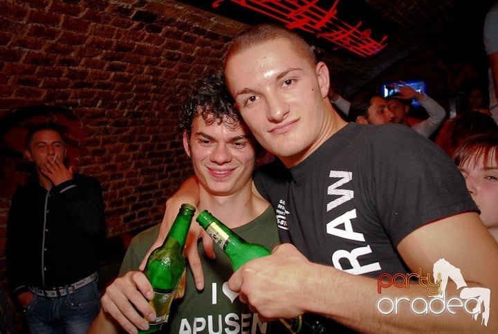 O zi obişnuită în Escape - party la maxim!, 