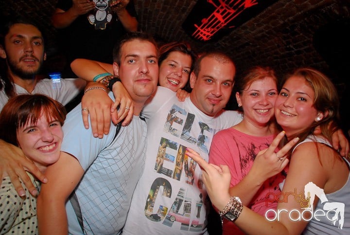 O zi obişnuită în Escape - party la maxim!, 