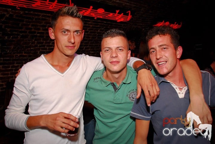 O zi obişnuită în Escape - party la maxim!, 