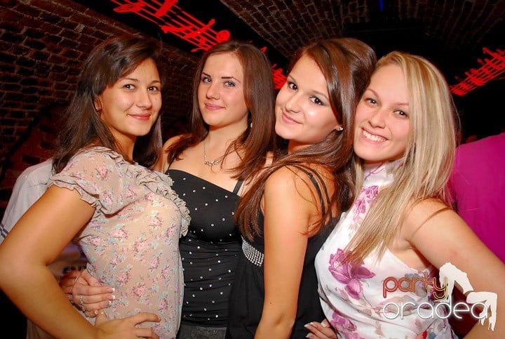 O zi obişnuită în Escape - party la maxim!, 