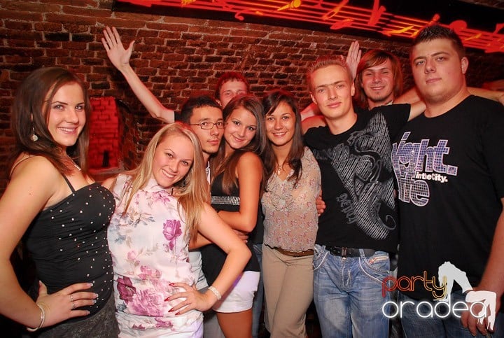 O zi obişnuită în Escape - party la maxim!, 