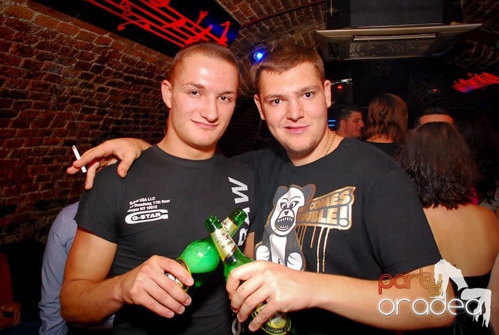 O zi obişnuită în Escape - party la maxim!, 