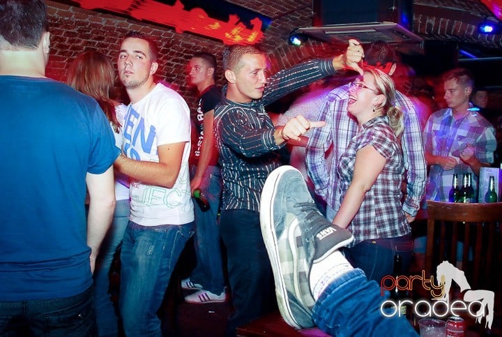 O zi obişnuită în Escape - party la maxim!, 