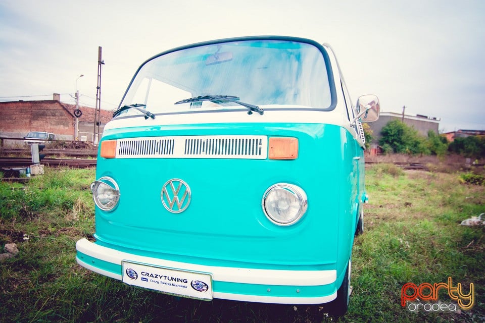 Old Camping Bus, Crazy Tuning