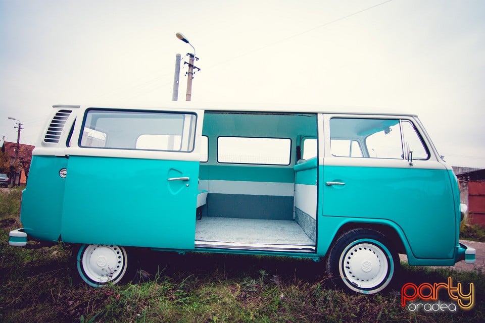 Old Camping Bus, Crazy Tuning