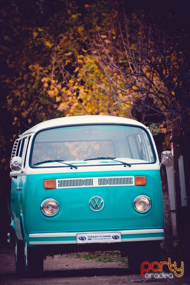 Old Camping Bus, Crazy Tuning