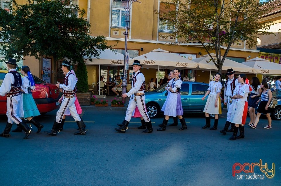 Paradă populară, Oradea