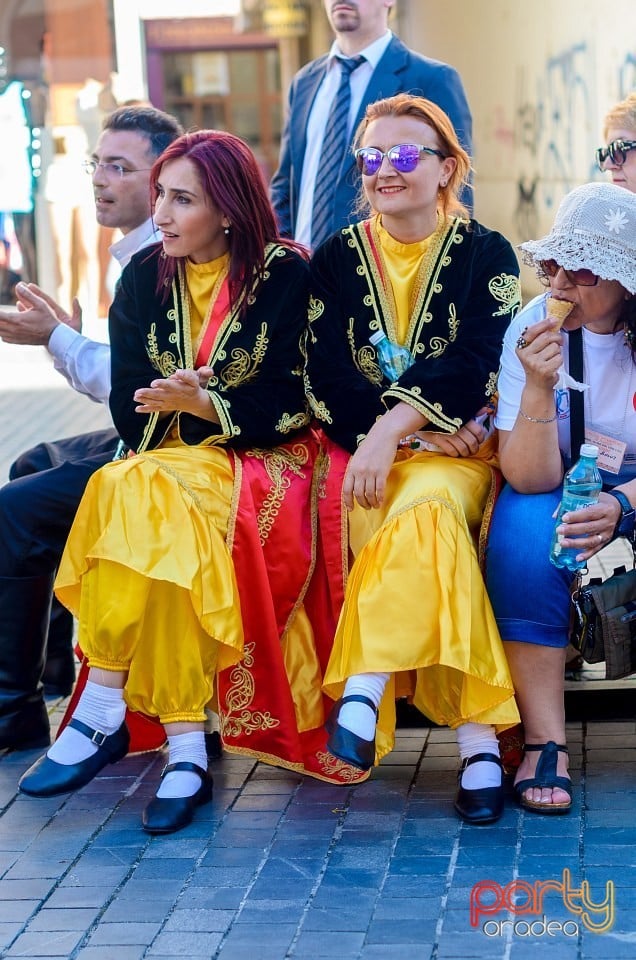 Paradă populară, Oradea