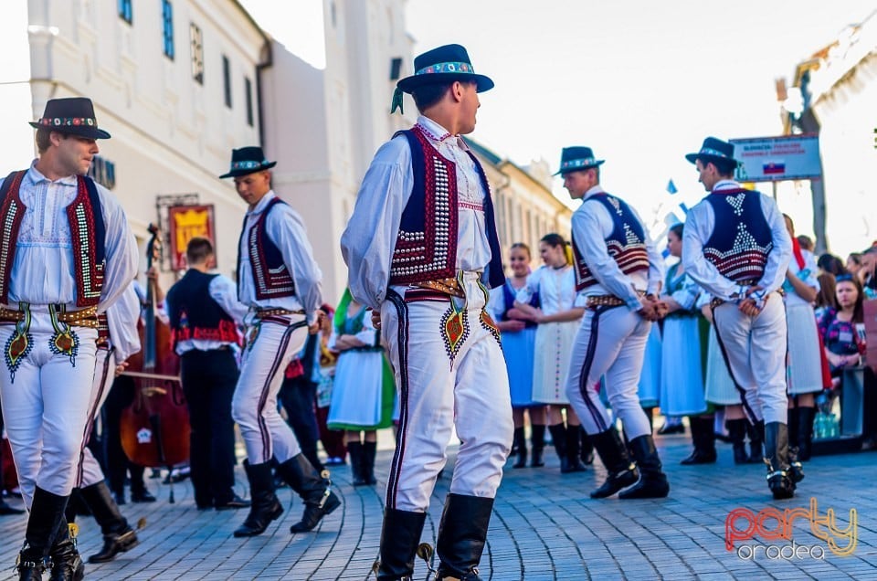 Paradă populară, Oradea