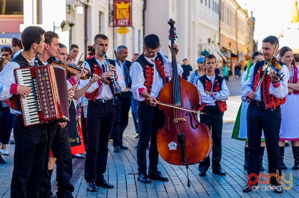 Paradă populară, Oradea