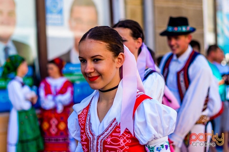 Paradă populară, Oradea