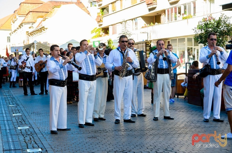 Paradă populară, Oradea