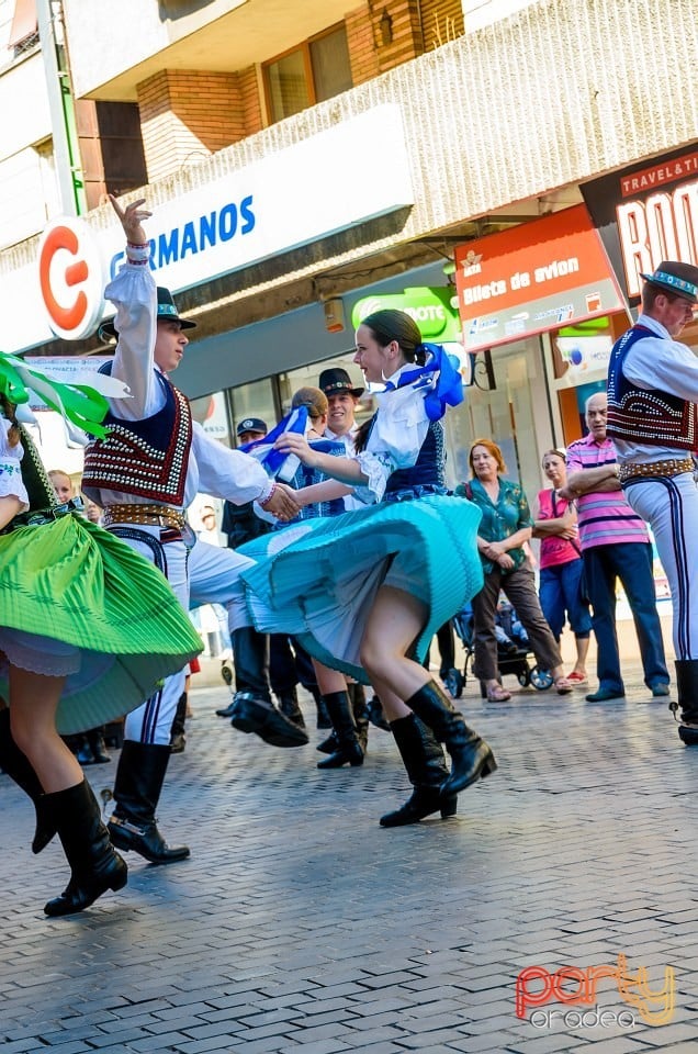 Paradă populară, Oradea