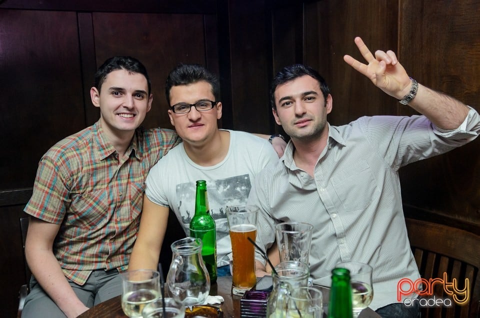 Party all night in Green Pub, Green Pub