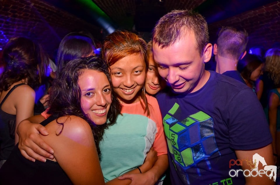 Party all night long în Club Escape, 