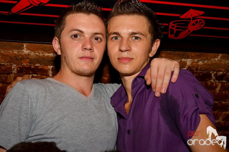 Party all night long în Club Escape, 