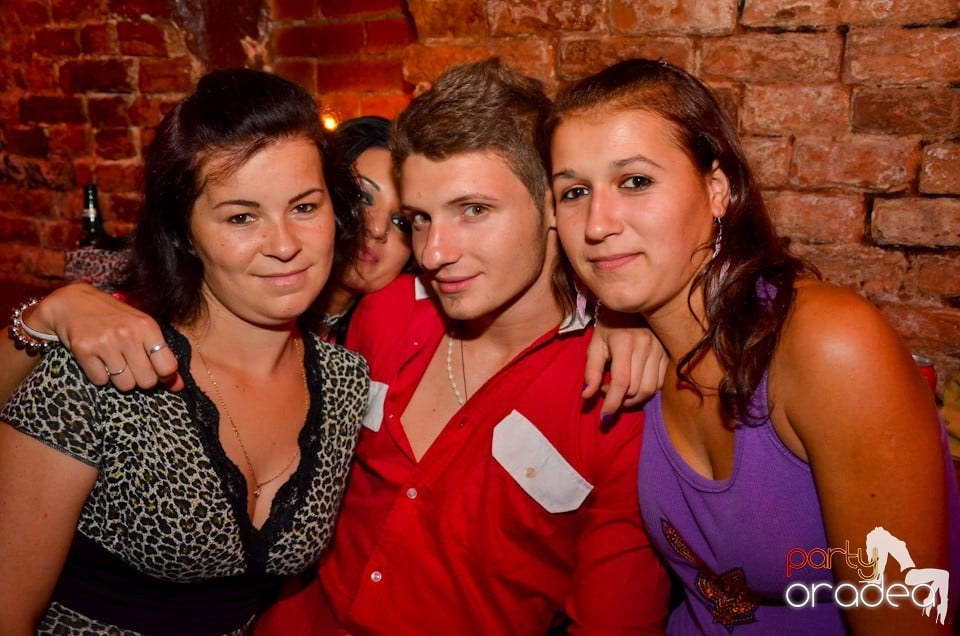 Party all night long în Club Escape, 