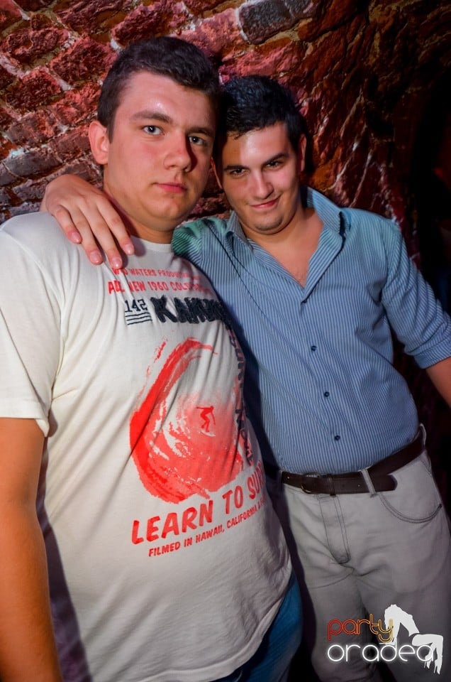 Party all night long în Club Escape, 