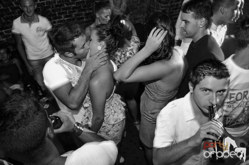 Party all night long în Club Escape, 