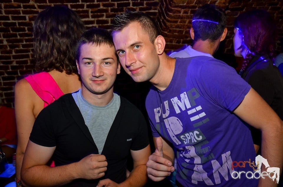 Party all night long în Club Escape, 