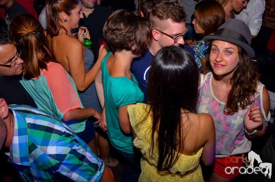 Party all night long în Club Escape, 