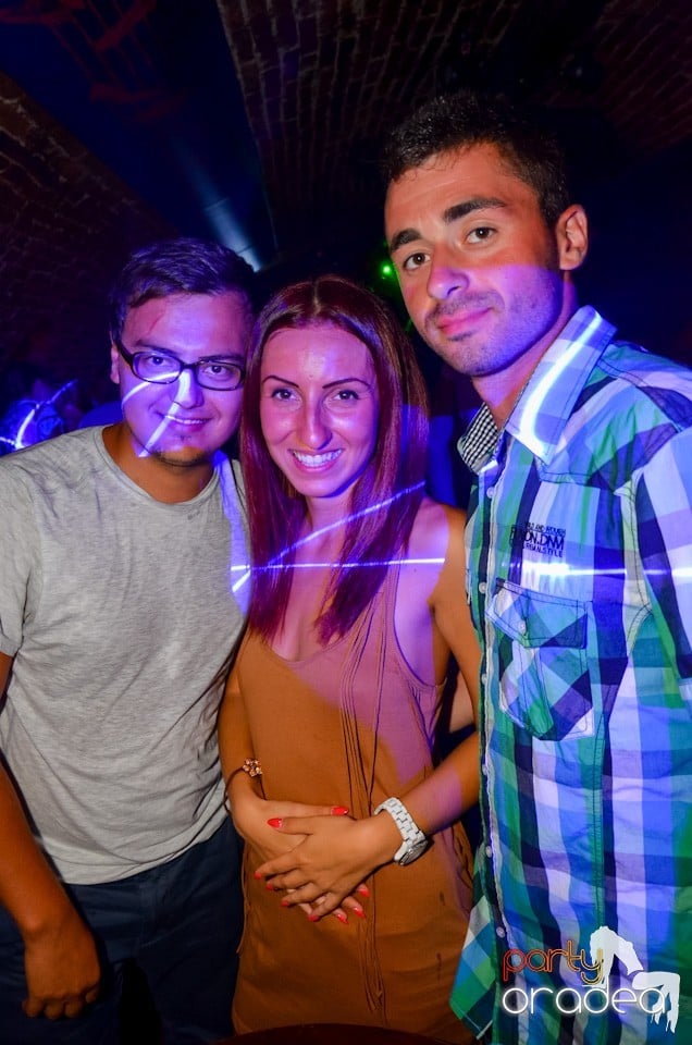 Party all night long în Club Escape, 