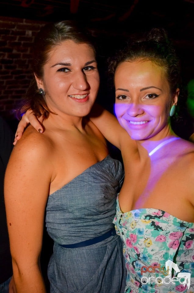 Party all night long în Club Escape, 