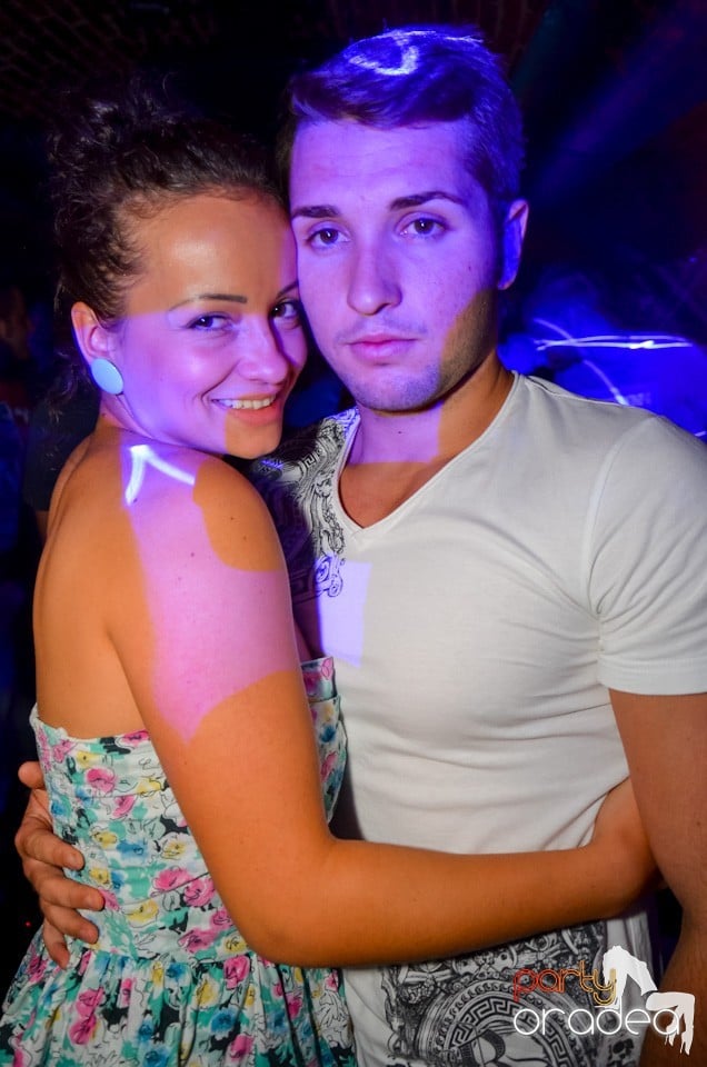 Party all night long în Club Escape, 