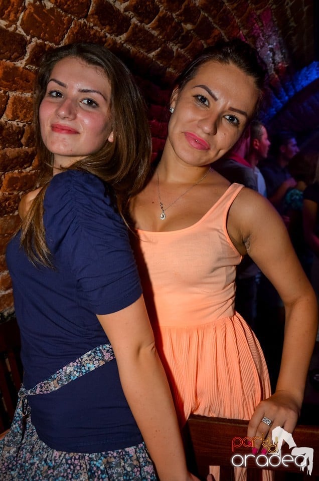 Party all night long în Club Escape, 