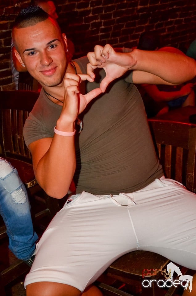 Party all night long în Club Escape, 